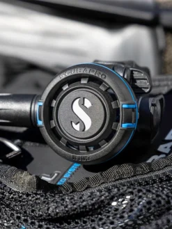 Scubapro MK2 Evo / R105 -Dive Roam Scubapro MK2 Evo R105 Lifestyle