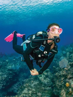 Scubapro MK2 Evo / R105 -Dive Roam Scubapro MK2 Evo R105 Lifestyle In Water